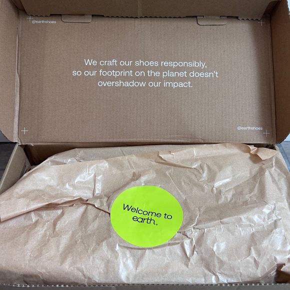 Earth Tan Sandal Black and Tan Slip On - Picture 3 of 7